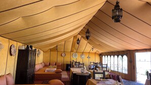 Unclassified image, 5 of 23, button - nourluxurycamp.com (Taouz)