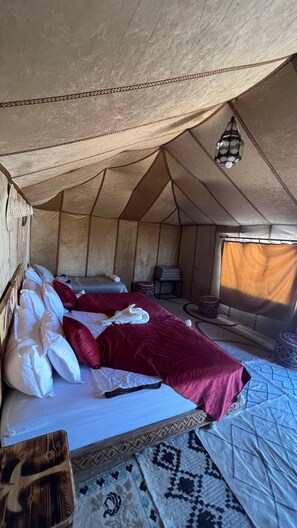 Deluxe Double or Twin Room | Bathroom | Towels, soap, shampoo, toilet paper