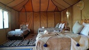 Unclassified image, 4 of 23, button - nourluxurycamp.com (Taouz)