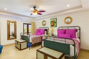 2 habitaciones, tabla de planchar con plancha, wifi y ropa de cama 