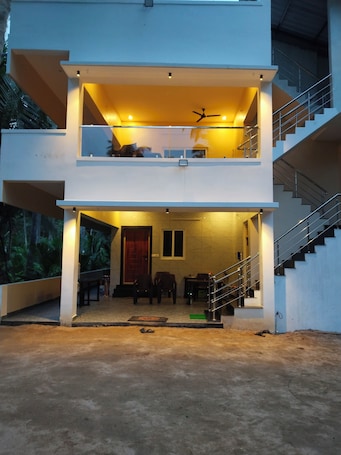 Fachada da propriedade. LIMRA FARM HOUSE