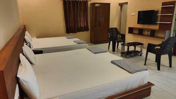 Desk, laptop workspace, soundproofing, free WiFi