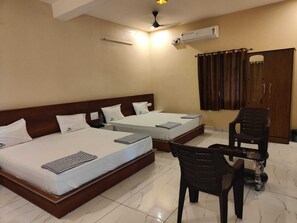 書桌、筆電工作空間、隔音、免費無線上網