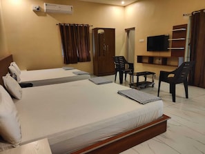 Desk, laptop workspace, soundproofing, free WiFi