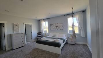 6 bedrooms, desk, iron/ironing board, free WiFi