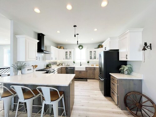 Cozy 6 bedroom home minutes from Rigby Lake