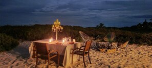 Outdoor dining - Casa Awakening - Barefoot Luxury Beachfront Villa (El Cuyo)