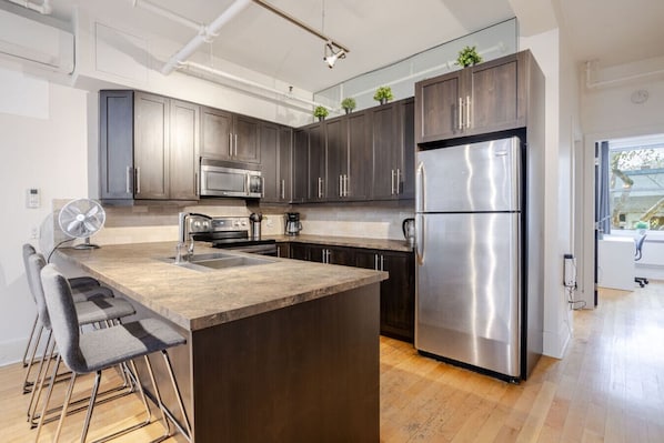 Fridge, microwave, oven, stovetop