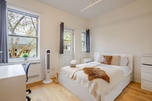 4 bedrooms, desk, iron/ironing board, free WiFi