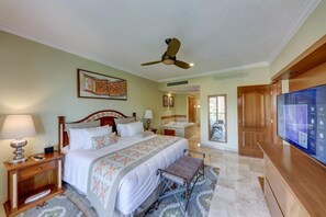 2 bedrooms, iron/ironing board, WiFi, bed sheets - Stunning beach resort, private balcony ocean view. Sleeps 6 Perfect-getaway! (Cabo San Lucas)