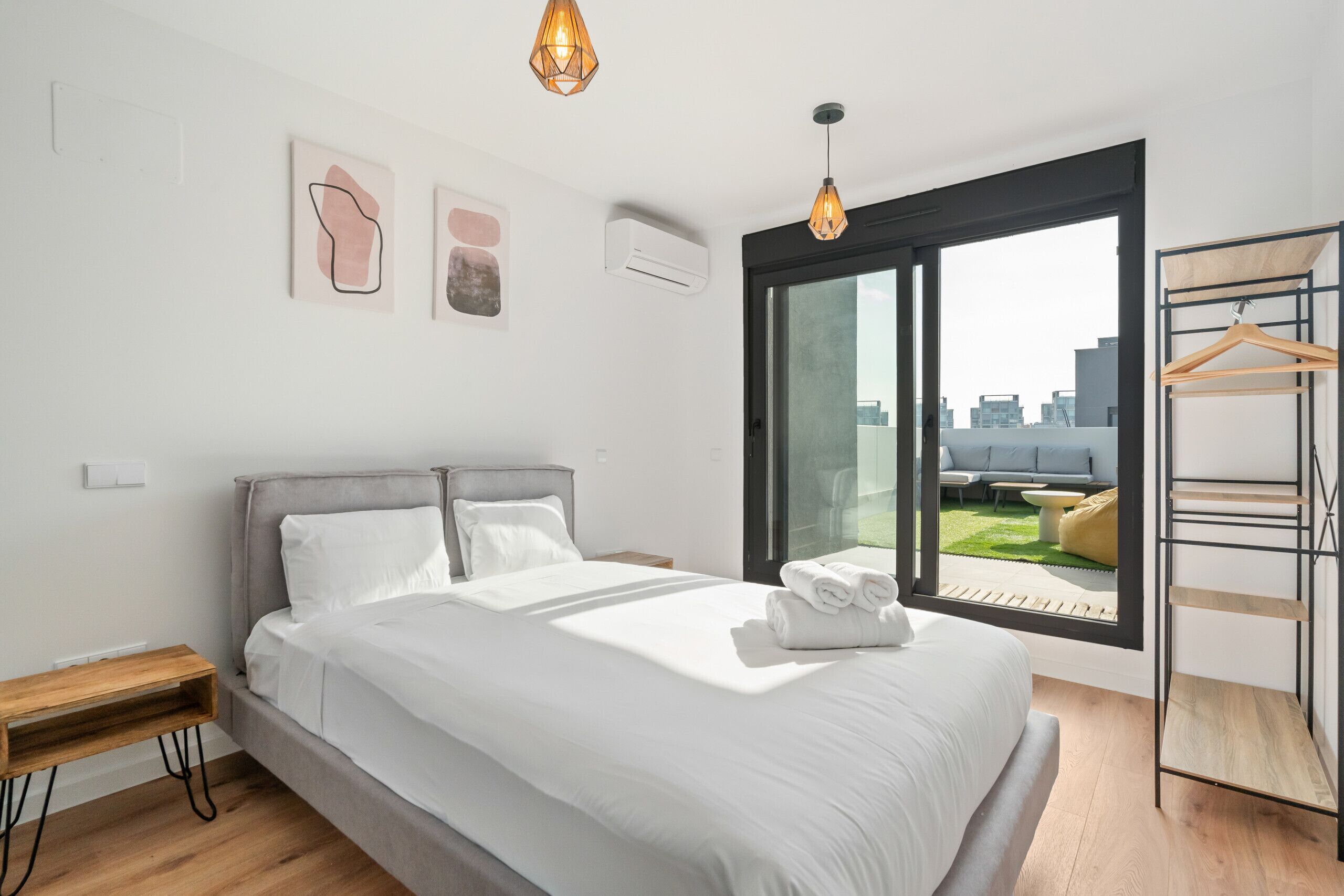 Iron/ironing board, free WiFi, bed sheets