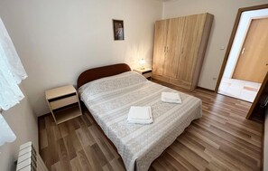 2 habitaciones, tabla de planchar con plancha y wifi gratis 