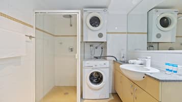 Shower, hair dryer, towels