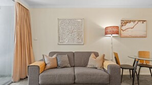Smart TV - Retro Chippendale Stay - Pool & Gym Access (Chippendale)