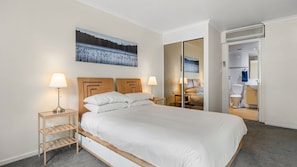 1 slaapkamer, een bureau, gratis wifi, beddengoed