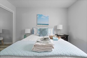 2 bedrooms, desk, WiFi, bed sheets