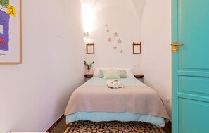 7 Schlafzimmer, Reisekinderbett, kostenloses WLAN, Bettwäsche