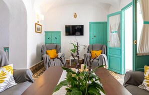 Smart TV, fireplace - Amazing home in Rosal de la frontera (Rosal de la frontera)