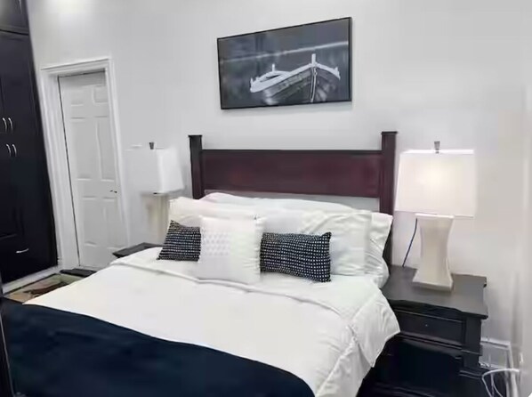 1 bedroom, WiFi, bed sheets - Cozy 1-bedroom with WiFi and AC in charming private location (Brampton)