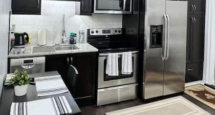 Cozy 1-bedroom with WiFi and AC in charming private location