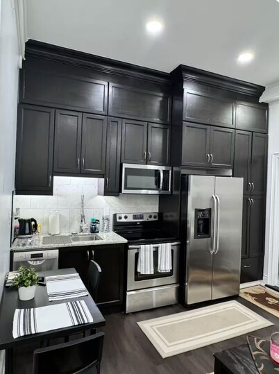 Cozy 1-bedroom with WiFi and AC in charming private location