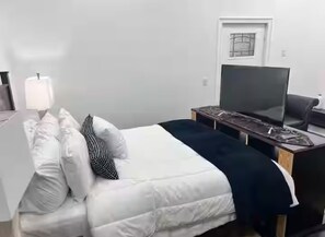 1 bedroom, WiFi, bed sheets - Cozy 1-bedroom with WiFi and AC in charming private location (Brampton)