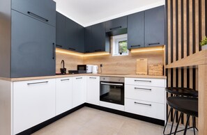 Fridge, oven, dishwasher, coffee/tea maker