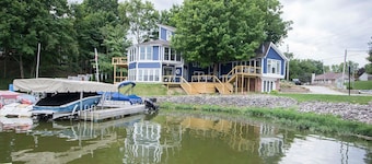 Lakehouse - Sleeps up to 20 w/ free boat slip.
WINTER REMODEL - PICS COMING SOON