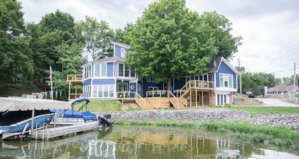 Lakehouse - Sleeps up to 20 w/ free boat slip.
WINTER REMODEL - PICS COMING SOON