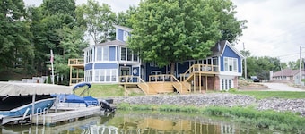 Lakehouse - Sleeps up to 20 w/ free boat slip.
WINTER REMODEL - PICS COMING SOON
