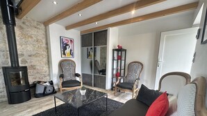 A cozy living room with a sofa, two armchairs, a coffee table, a fireplace, and a bookshelf. - La Mine - SAINT MARTIN DU FRESNE (SAINT MARTIN DU FRESNE)
