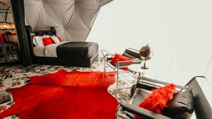 5 bedrooms, bed sheets