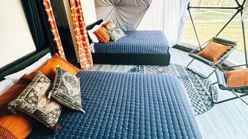 5 bedrooms, bed sheets