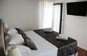 1 soverom, safe på rommet, wi-fi (inkludert) og sengetøy