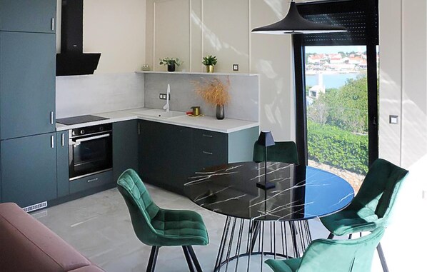Fridge, oven, dishwasher, coffee/tea maker