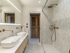 Shower, free toiletries, hair dryer, towels