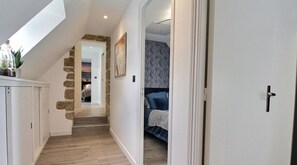 6 bedrooms, free WiFi, bed sheets