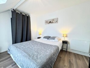 2 bedrooms, iron/ironing board, WiFi