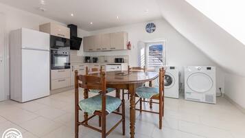 Réfrigérateur, micro-ondes, four, lave-vaisselle