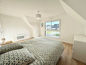 4 室のベッドルーム、アイロン / アイロン台、WiFi