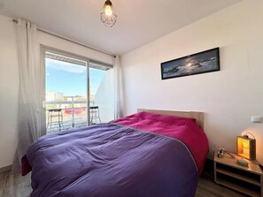 3 bedrooms, desk, WiFi