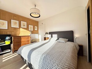6 Schlafzimmer, Bügeleisen/Bügelbrett, WLAN