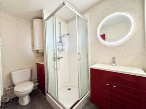 Shower, hair dryer, toilet paper - Studio Confort - Vue sur Mer - Balcon (Guidel)