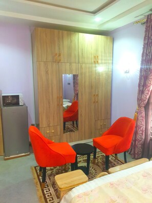 Luxury Suite | Living area | TV