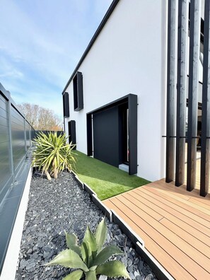 Exterior detail - Luxury ! Villa de standing Piscine Plages à pied (Riantec)