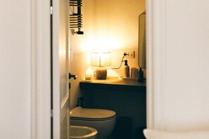 Shower, hair dryer, slippers, bidet - Nest House Ostuni (Ostuni)