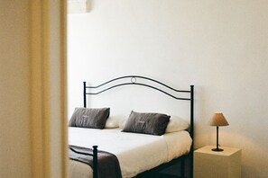 2 bedrooms, iron/ironing board, travel crib, WiFi - Nest House Ostuni (Ostuni)
