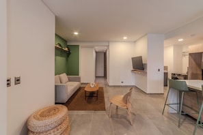 Apartment, 3 Bedrooms (201) | Living area