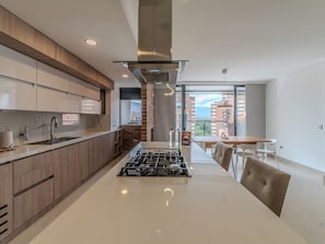 Apartment, 3 Bedrooms (1001) | Private kitchen | Fridge, microwave, oven, blender - Castelmola by Wynwood House (Medellín)