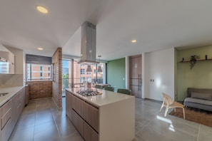 Apartment, 3 Bedrooms (601) | Private kitchen | Fridge, microwave, oven, blender - Castelmola by Wynwood House (Medellín)